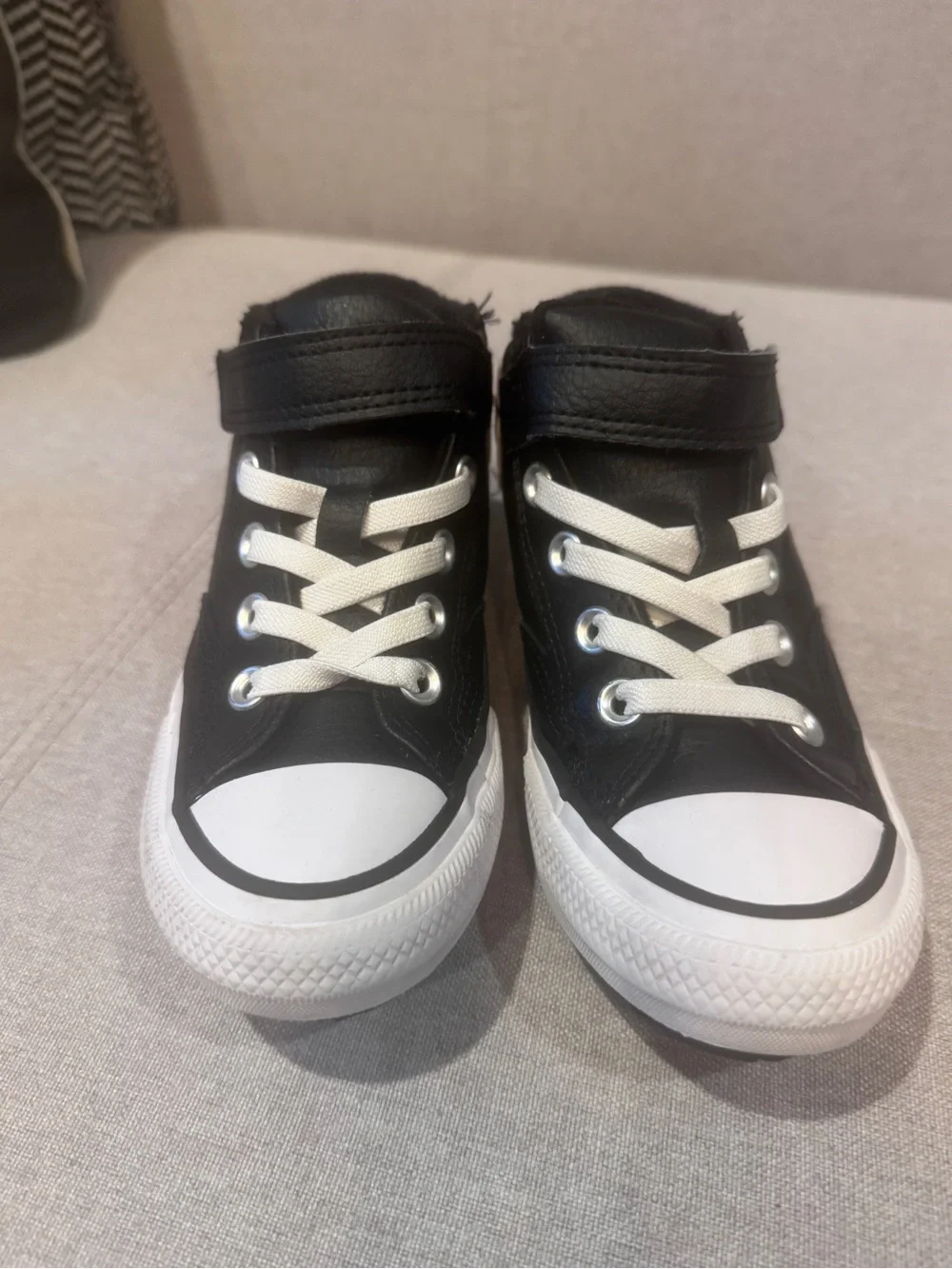 NEW Converse Kids' Black Leather Chuck Taylor All Star High Top Sneakers 13.5 - Picture 3 of 7
